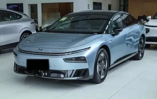 Yangi PHEV kupe old tomoni